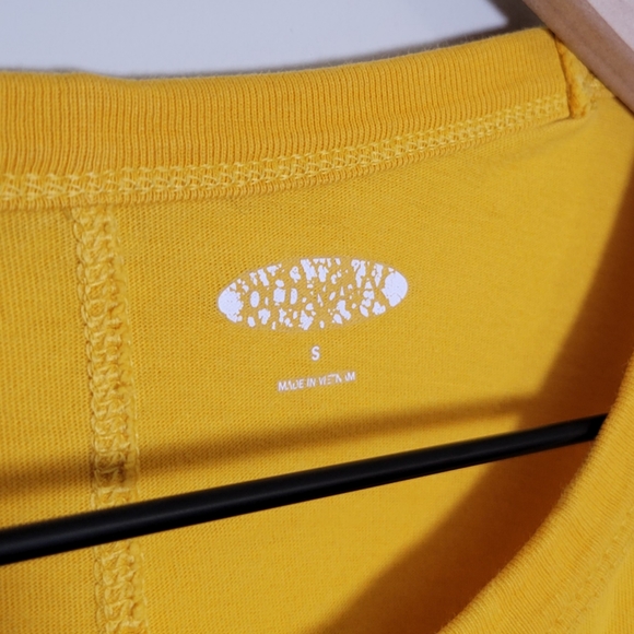 Old Navy | Chin Up Pocket Tee - Picture 5 of 6